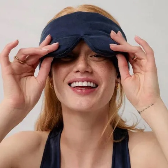 Lunya Washable Weighted Silk Eye Mask Unisex in Navy sz S NWT 95$ - Picture 3 of 5